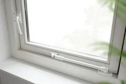 AXA raamsluiting rechts wit buitendraaiend