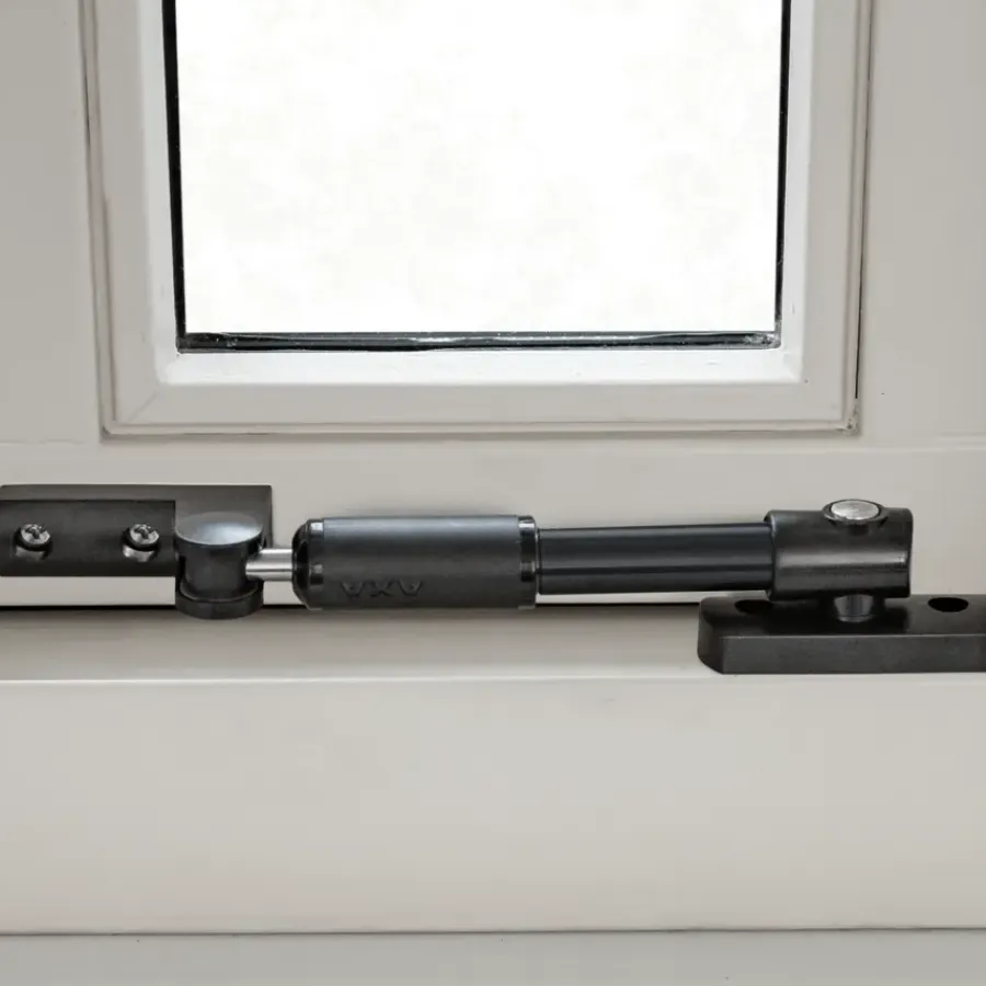 AXA telescopische raamuitzetter zwart 20 cm buitendraaiend