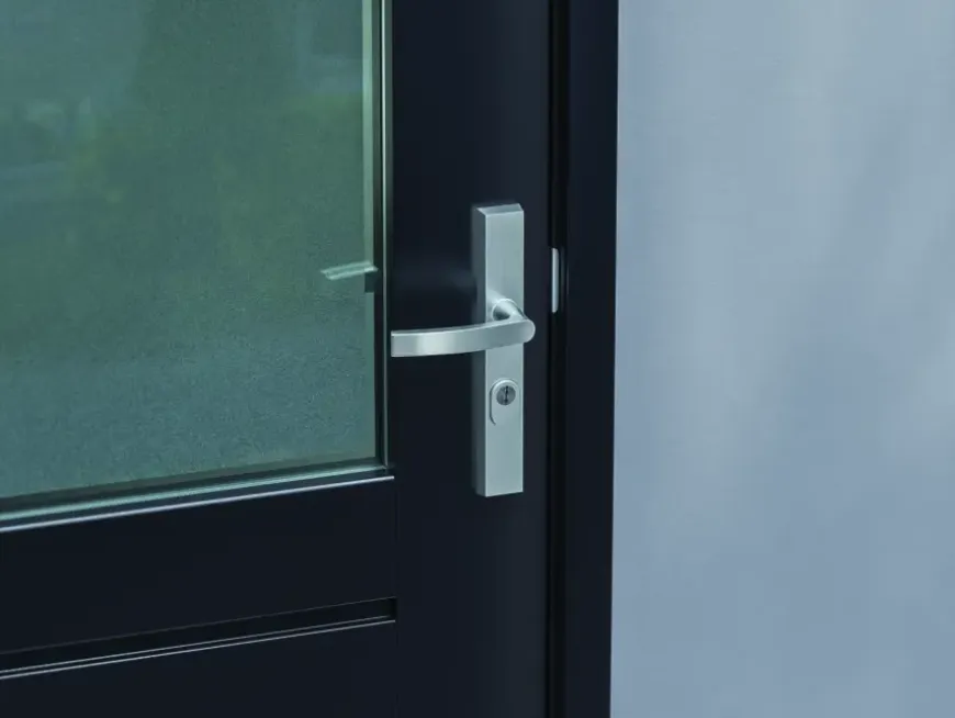 AXA veiligheidsbeslag Edge achterdeur aluminium smal schild met SKG 3-sterren 92 mm