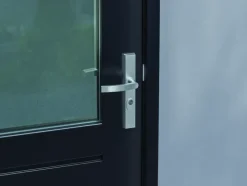 AXA veiligheidsbeslag Edge achterdeur aluminium smal schild met SKG 3-sterren 72 mm