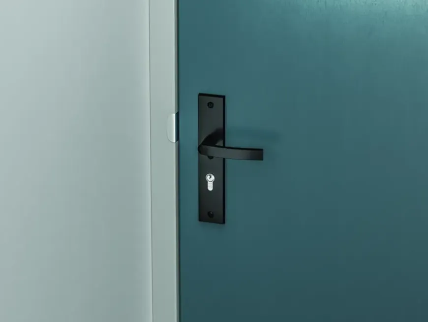 AXA veiligheidsbeslag Edge achterdeur zwart langschild met SKG 3-sterren 55 mm