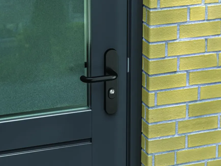 AXA veiligheidsbeslag Oval achterdeur zwart langschild met SKG 3-sterren 55 mm