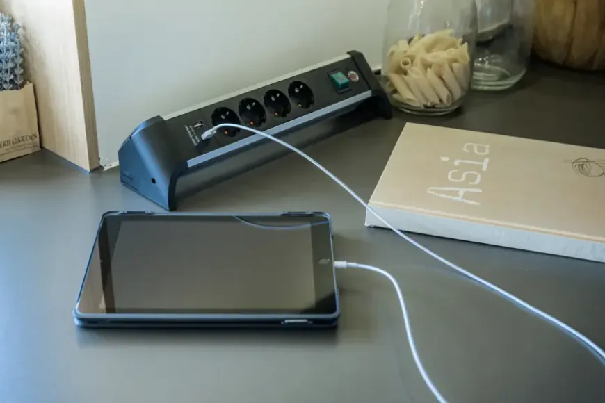 Brennenstuhl Stekkerdoos met schakelaar en USB 4-voudig zwart/grijs 1,8 meter snoer
