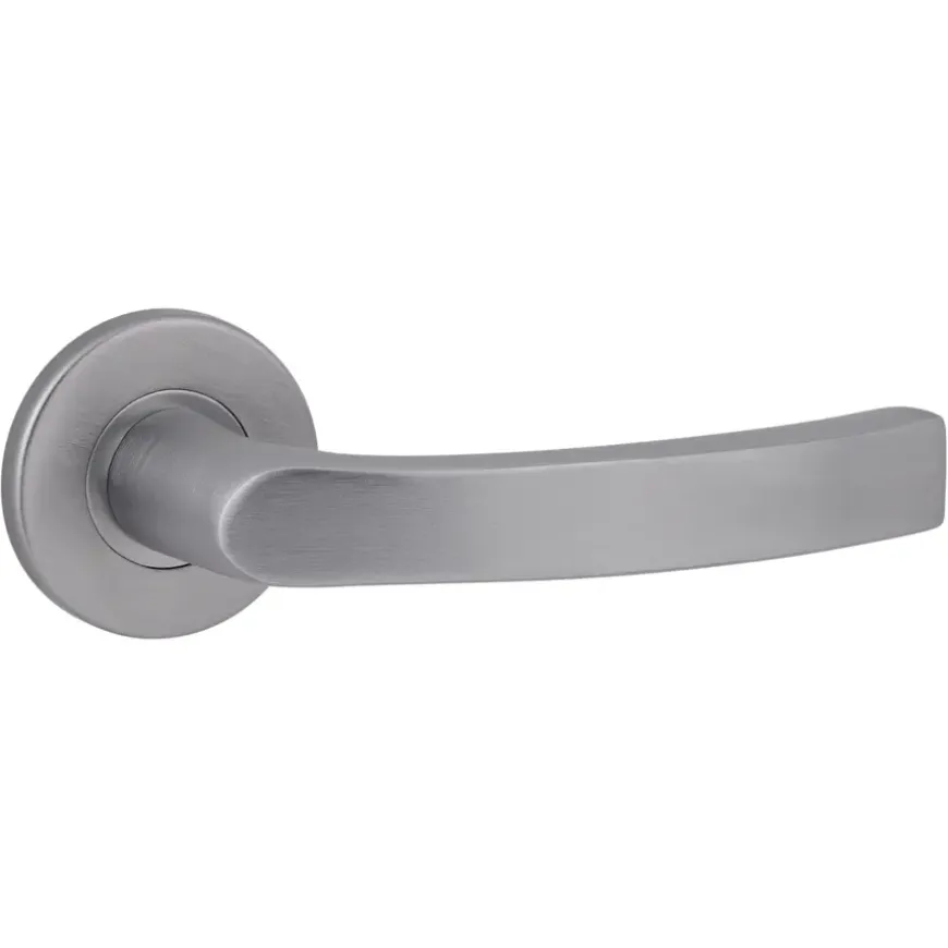 Karwei deurkruk set Lorenzo rond rozet RVS look aluminium