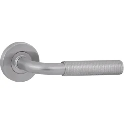 Karwei deurkruk set Roy rond rozet RVS