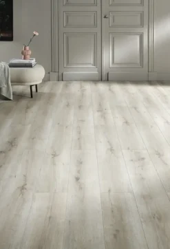 vtwonen Kleurstaal click PVC EVC Millet lichtbruin houtlook