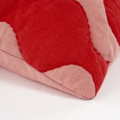 Geen Kussen rood scallopes - l55xb35xh10cm