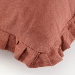 Geen Kussen ruffled bruin - l55xb35xh10cm